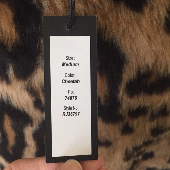 Romeo and Juliet Couture Faux Fur Vest in Medium - Picture 6 of 9